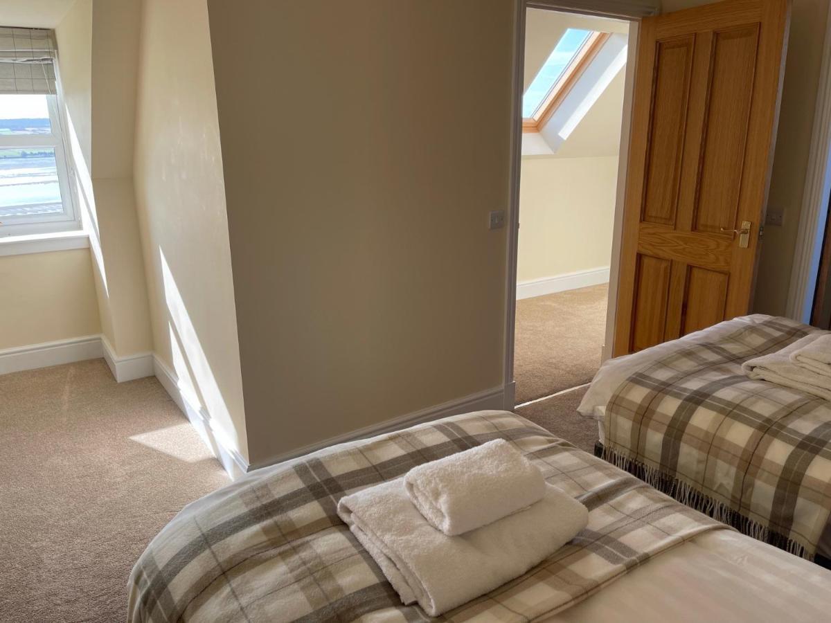 Highland Farm Cottages ดิงวอลล์ ภายนอก รูปภาพ