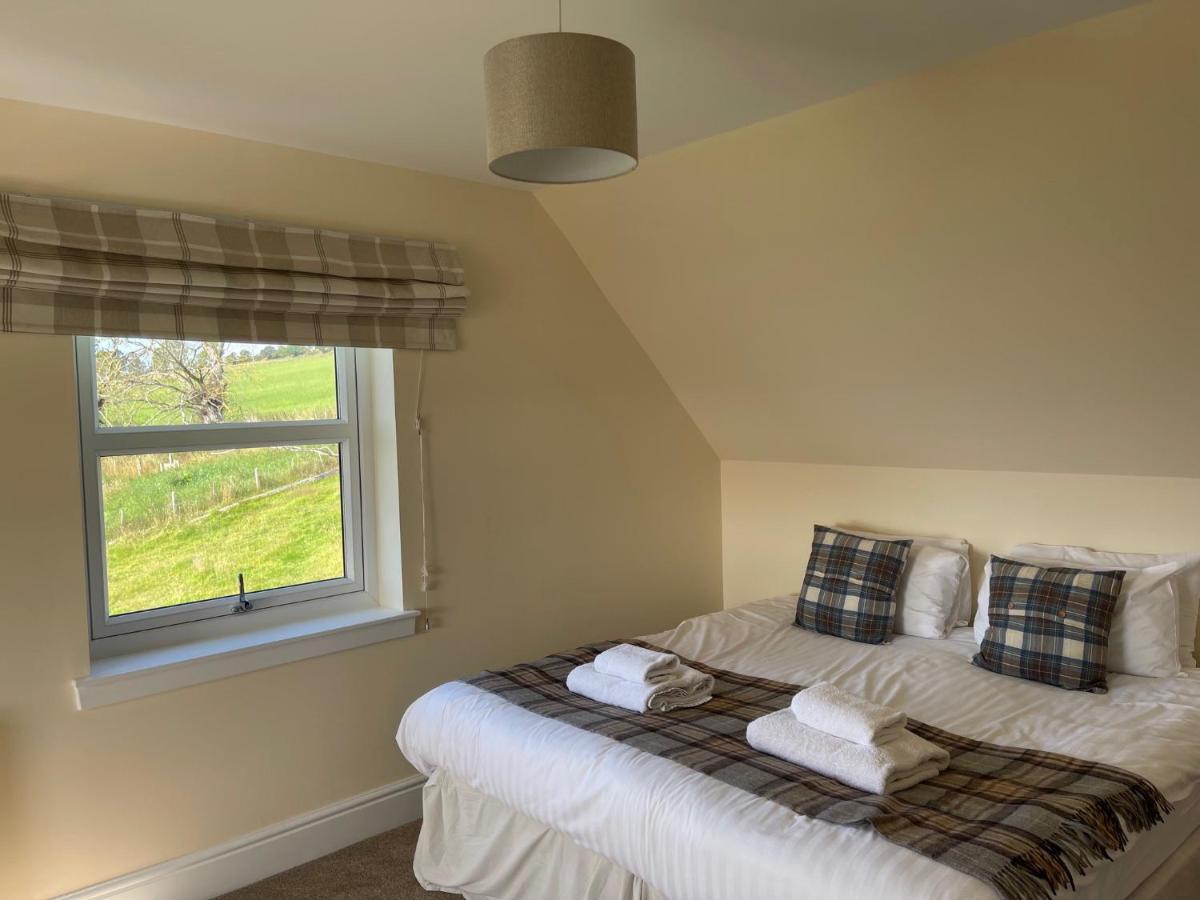 Highland Farm Cottages ดิงวอลล์ ภายนอก รูปภาพ