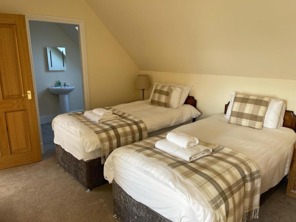 Highland Farm Cottages ดิงวอลล์ ภายนอก รูปภาพ